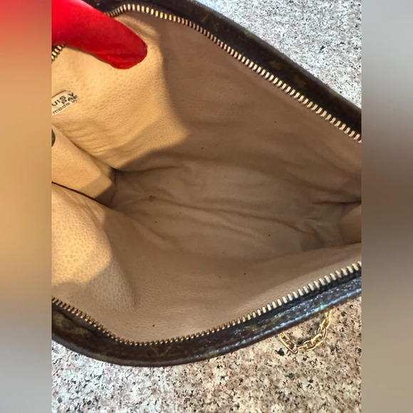 - Vintage LOUIS VUITTON Monogram Pouche Toilette 26 Clutch Bag converted - Picture 14 of 17